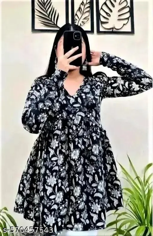 Black Beautiful trendy V-NECK Short Top for Women